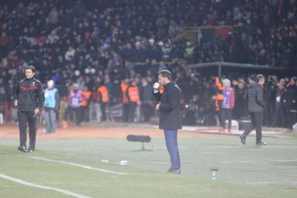 Pereira, maça çay içerek ısındı. 