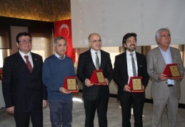 Performansa dayalı ek ödeme sisteminden vazgeçilmeli