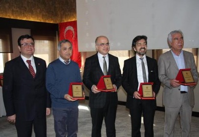 Performansa dayalı ek ödeme sisteminden vazgeçilmeli