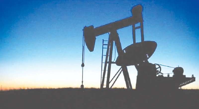 Petrol rezervlerinin azalması fiyatları 74 dolara çıkarabilir