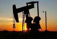 Petrol stokları beklenenden fazla azaldı, fiyatlar 45 doların üzerine çıktı