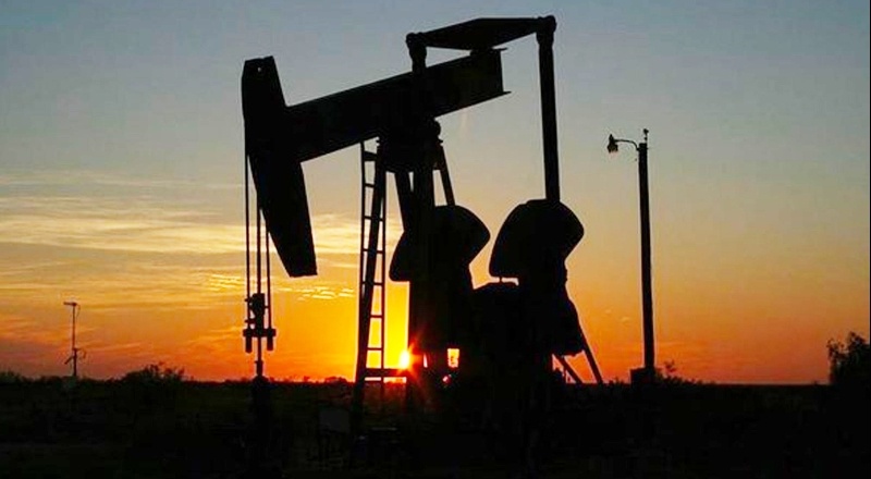 Petrol stokları beklenenden fazla azaldı, fiyatlar 45 doların üzerine çıktı