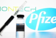 Pfizer Yönetim Kurulu Başkanı: Aşı Koronavirüs'ten korusa da bulaşı engellediği belirlenemedi