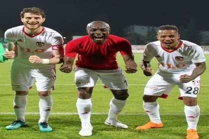Pierre Webo&#039;dan Gazişehir&#039;e veda 