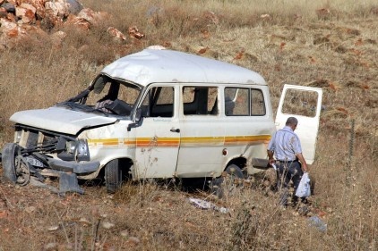 Pikniğe gidenleri taşıyan minibüs kaza yaptı 