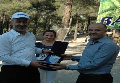 Piknikte 15 yılını tamamlayan 41 çalışan hizmet plaketi ve altın aldı