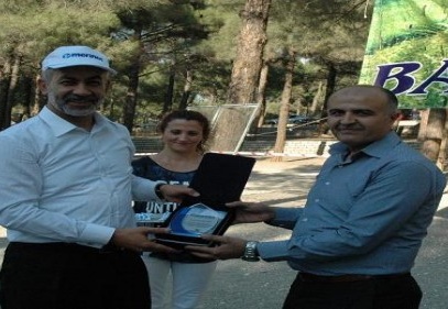 Piknikte 15 yılını tamamlayan 41 çalışan hizmet plaketi ve altın aldı