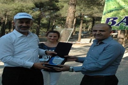 Piknikte 15 yılını tamamlayan 41 çalışan hizmet plaketi ve altın aldı