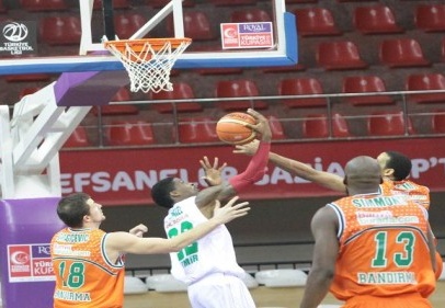 Pınar Karşıyaka, Banvit'i 89-64 mağlup ederek finale çıktı