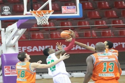 Pınar Karşıyaka, Banvit&#039;i 89-64 mağlup ederek finale çıktı