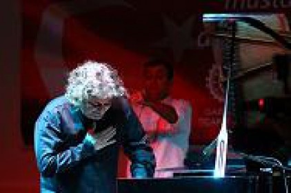 Piyanist Tuluyhan Uğurlu Gaziantep&#039;te konser verdi