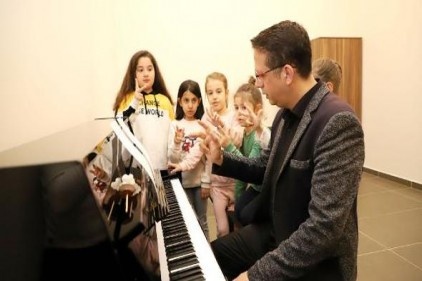 Piyano dersleri başladı