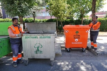 Plastik pedallı konteynırlar caddelerde yerini aldı