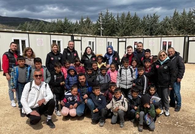 Polar oyuncaklar çocukların yüzünü gülümsetti