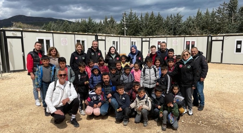 Polar oyuncaklar çocukların yüzünü gülümsetti