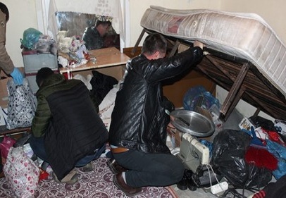 Polis, 30 adrese eş zamanlı yapılan şok baskınlarla 8 kişiyi gözaltına aldı