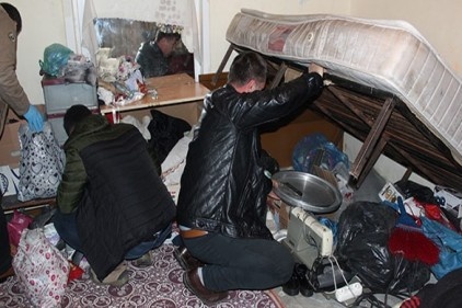 Polis, 30 adrese eş zamanlı yapılan şok baskınlarla 8 kişiyi gözaltına aldı