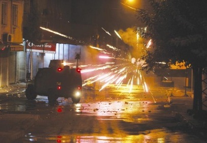 Polis, biber gazı ve tazyikli su ile karşılık verdi