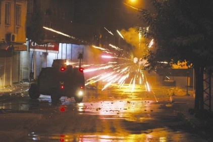 Polis, biber gazı ve tazyikli su ile karşılık verdi