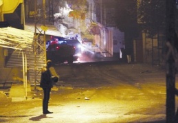 Polis biber gazı ve tazyikli su ile müdahale etti
