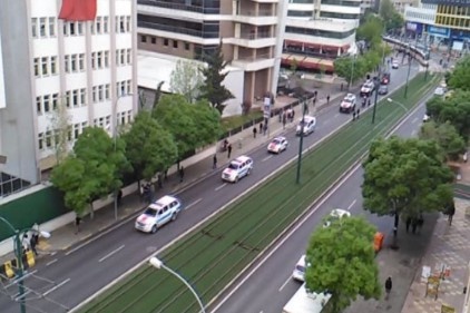 Polis ekiplerinden sınırda gövde gösterisi 