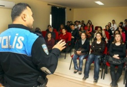 Polis, GAMEK kursiyerlerini bilgilendirdi