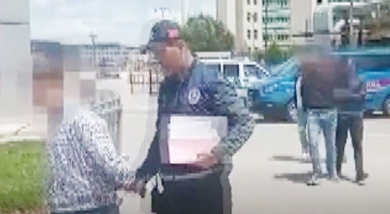 Polis gibi davranarak vatandaşları silahla yaralayan gaspçılar tutuklandı