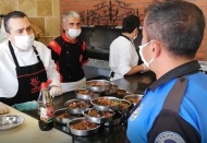 Polis, işletmelerde bilgilendirme yapıyor