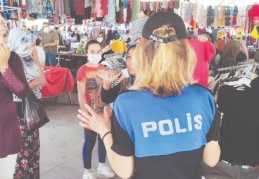 Polis, maske ve sosyal mesafe uyarısı yapıyor