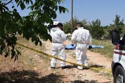 Polis memuru ile annesi öldürüldü
