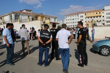 Polis, okul çevresinde kuş uçurtmuyor 