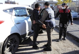 Polis okul önlerinde denetim yaptı