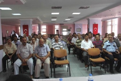 Polis otobüs şoförleri ile toplantı yaptı