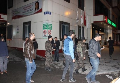 Polis otosuna ateş açıldı