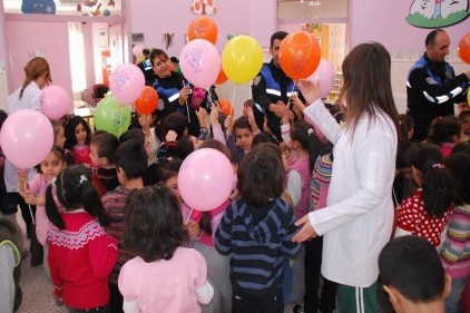 Polis Şahin minikleri bilinçlendirdi 
