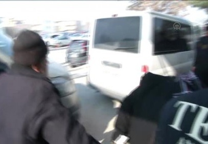 Polis takibinden kaçmak için bir yılda 6 kez ev değiştirmişler