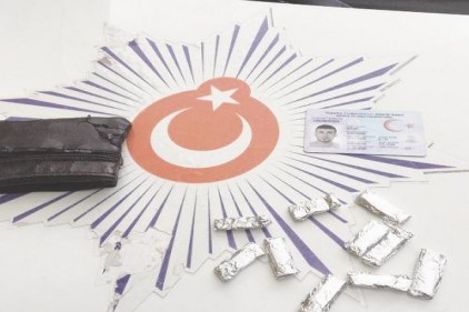 Polis, uyuşturucu satıcılarına göz açtırmıyor 