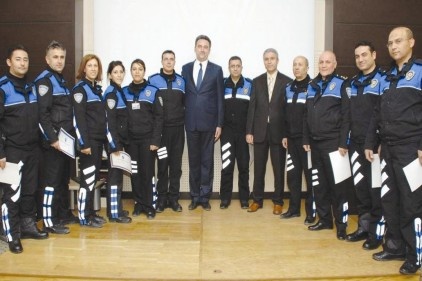 Polise güzel konuşa teknikleri ve diksiyon eğitimi verildi