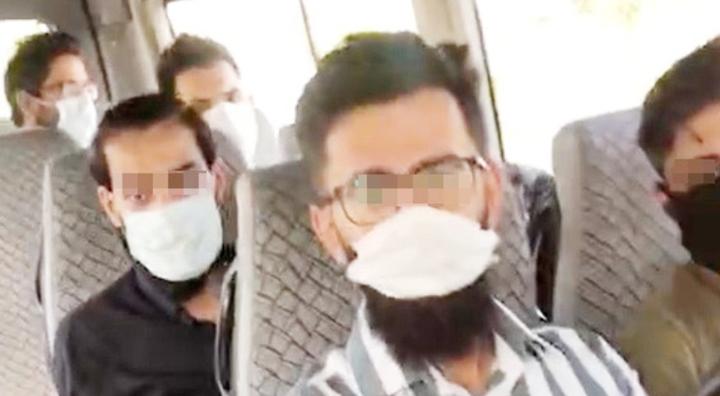 Polisi görünce maske taktılar ama cezadan kaçamadılar