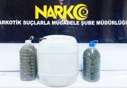 Polisin durdurduğu araçtan 22 kilo sıvı metamfetamin çıktı