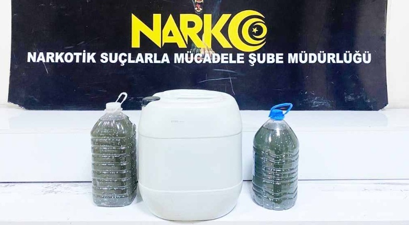 Polisin durdurduğu araçtan 22 kilo sıvı metamfetamin çıktı