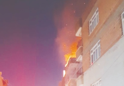 Polisin ikna etmesiyle önce çocuklarını serbest bırakan şahıs, sonra da teslim oldu