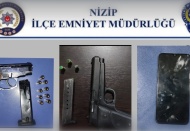 3 kişinin üzerinden uyuşturucu madde ile silahlar çıktı