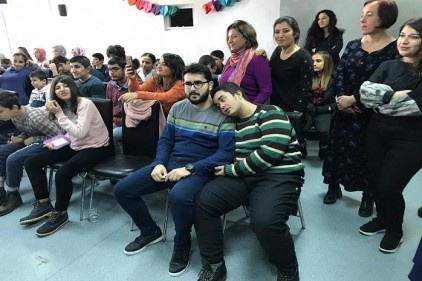 Polislerden engelli çocuklara ziyaret