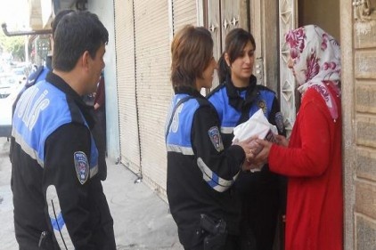 Polislerden kurban yardımı 