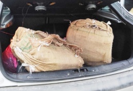 Polisten kaçan araçtan 53 kilo uyuşturucu çıktı