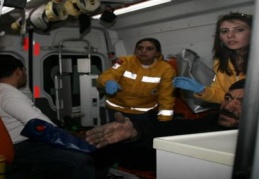 Polisten kaçan uyuşturucu tacirleri yayalara çarptı 