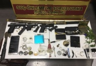 Polisten uyuşturucu tacirlerine baskın: 4 gözaltı 