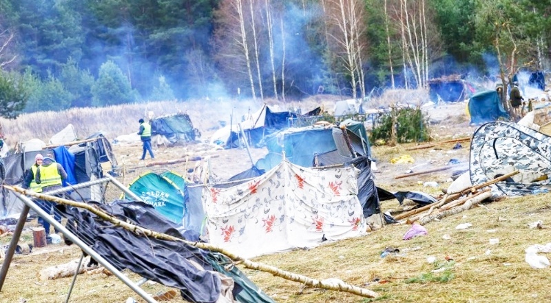 Polonya-Belarus sınırı: Mülteciler kampı boşalttı