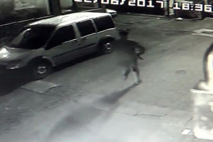 Pompalı tüfekli saldırgan polisten kaçtı 